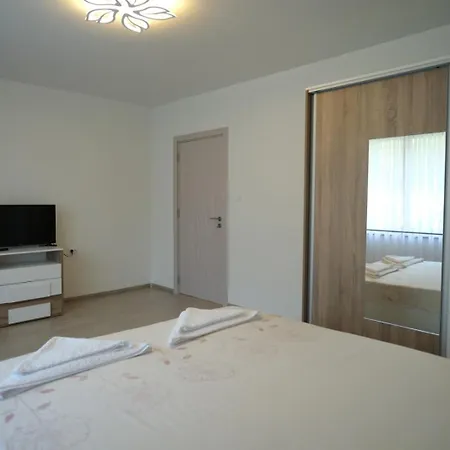 за гости симона Smoljan