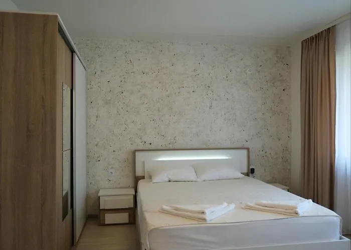 за гости симона Smolyan